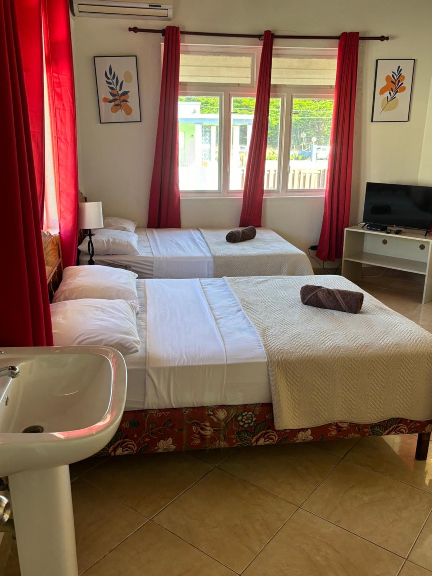 Rose Apartments Крайст Чърч Екстериор снимка